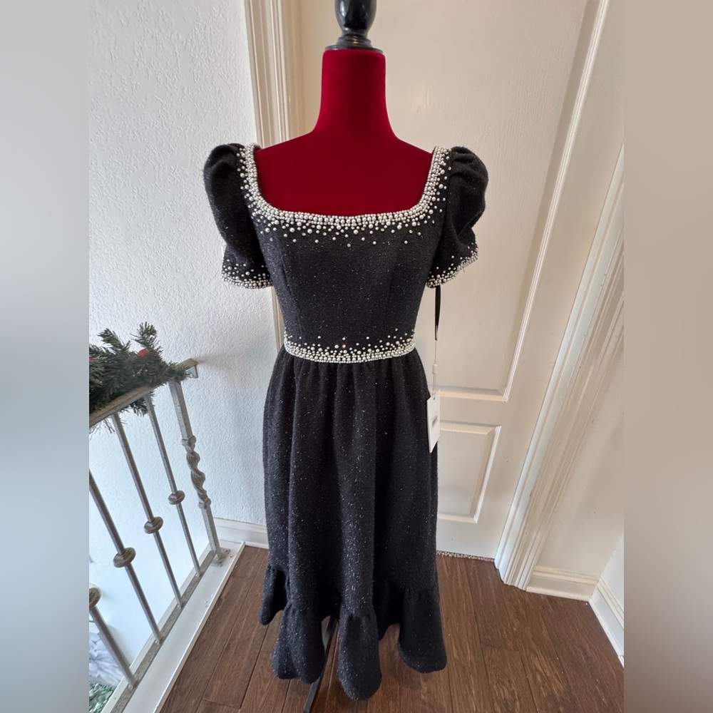 🦄 Mac Duggal Sz 2 Elegant Black Dress with Pearl Accents SAMPLE
